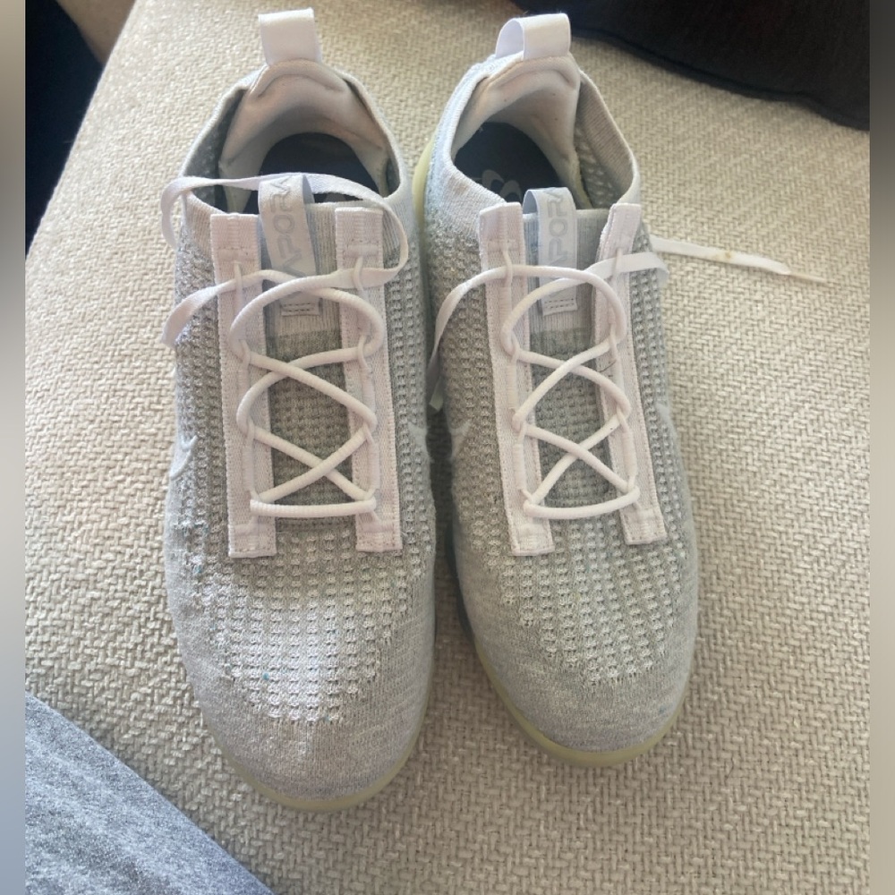 Vapormax grey and white Nike shoes.